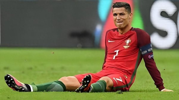 世界杯(中国) 16年欧洲杯, C罗究竟是“躺赢”, 也曾夺冠的足够中枢?