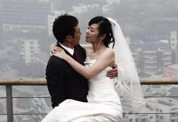 世界杯(中国) 余男, 一个在外洋上拿了12座影后奖杯的女东说念主, 丈夫身份成谜